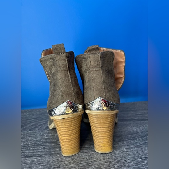 {Charlotte Russe} Deep V ankle boots brown silver detail 713622 women's size 8.5 - Picture 4 of 8